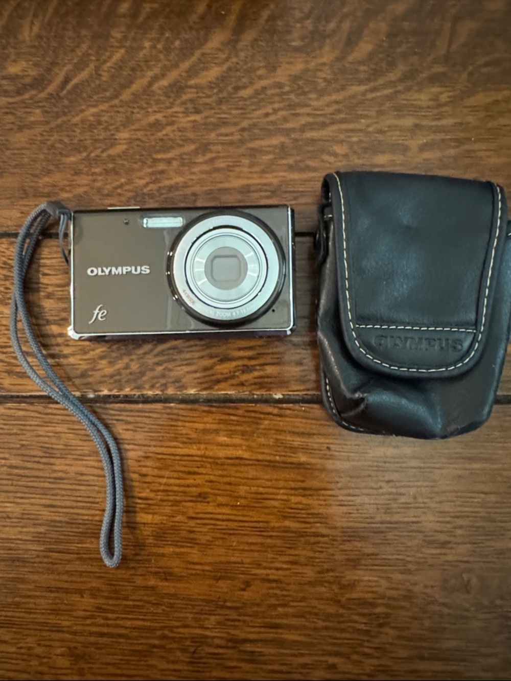Olympus FE-4020 14 Megapixel Compact Digital Camera - Gray